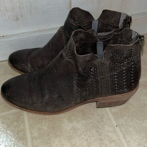 Vince Camuto Gray Ankle Boots 9M
